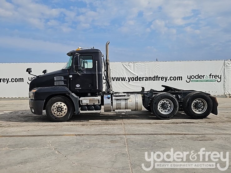 2021-mack-mack-anthem-t64-6x4-truck-tractor,-day-cab,-mp-7-425hp-diesel-engine,-automatic-m-drive-transmission-image-3