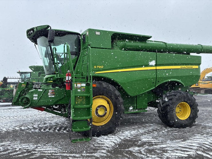 2018-john-deere-s790-image-3