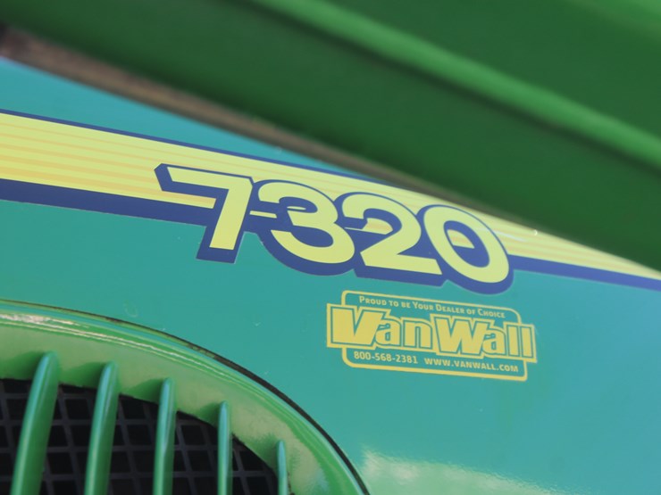 2004-john-deere-7320-image-57