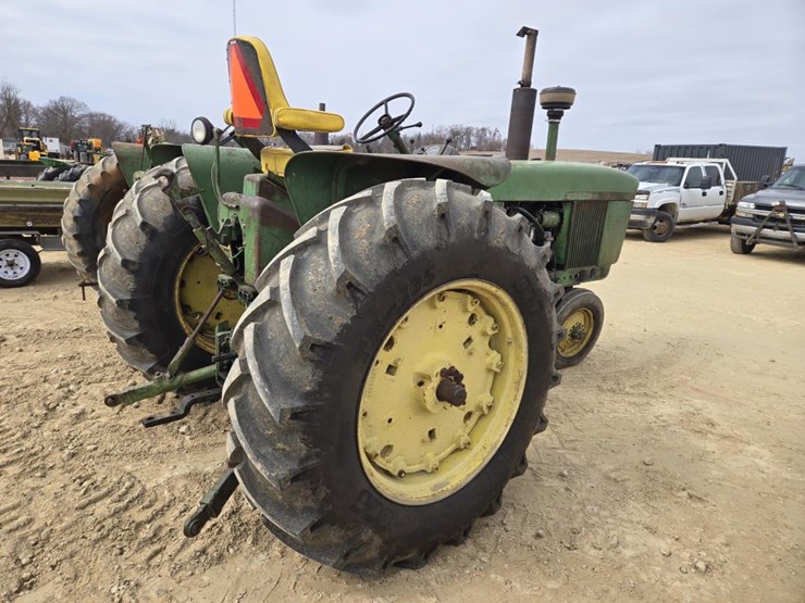 john-deere-4010-image-6