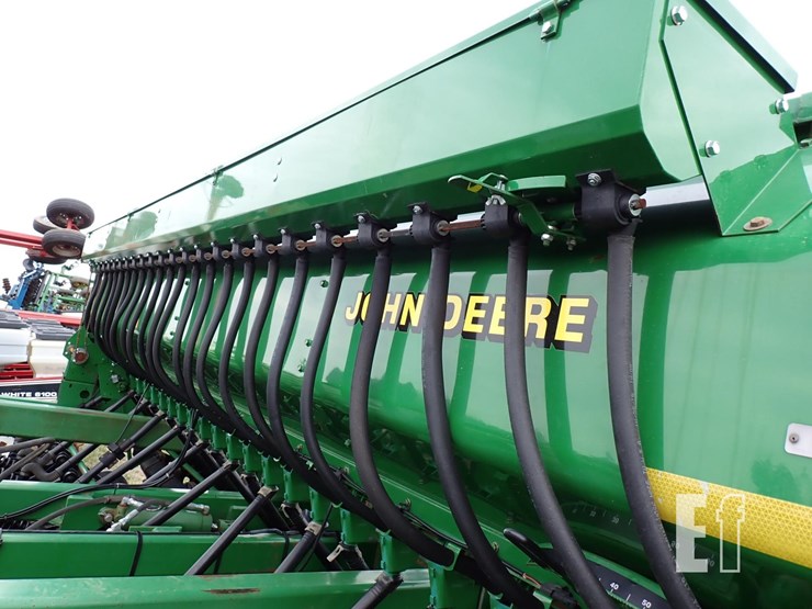 2021-john-deere-1560-image-13