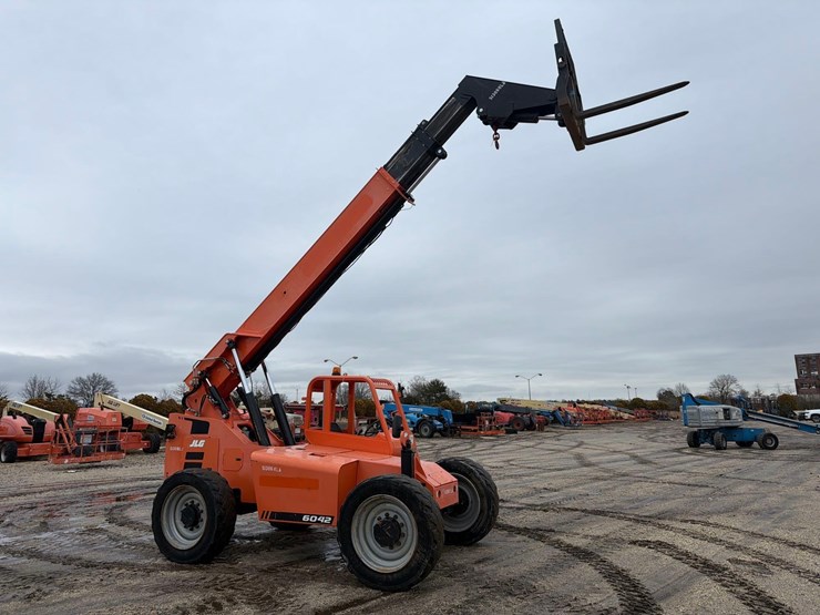 2017-sky-trak-6042-image-4