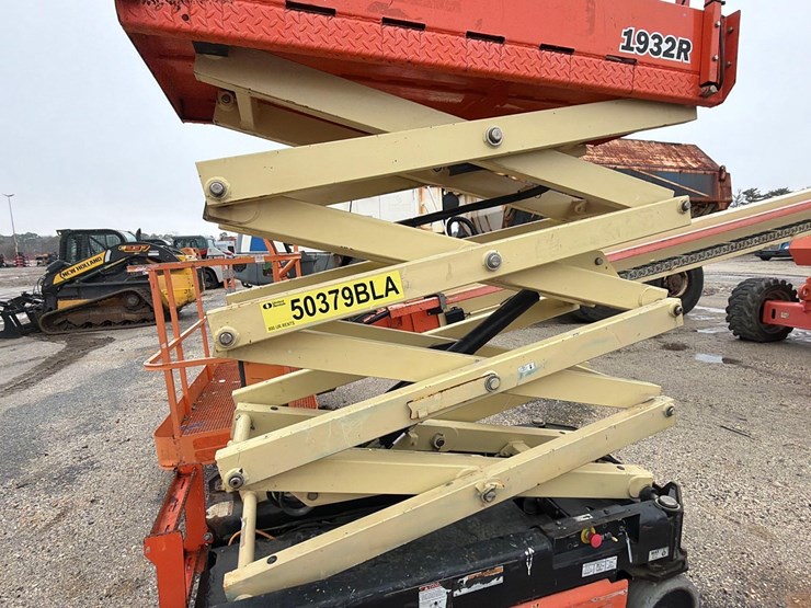 2017-jlg-1932r-image-9