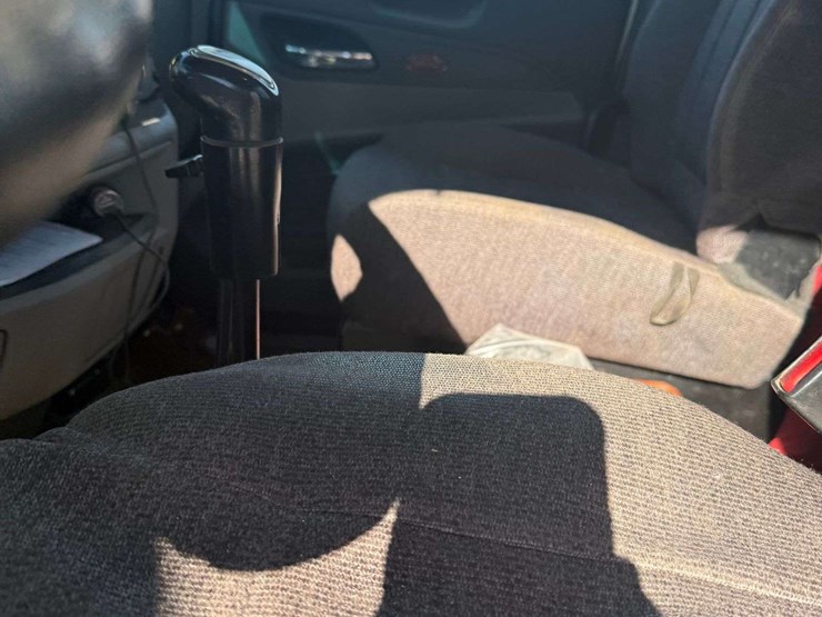 2016-peterbilt-579-image-21