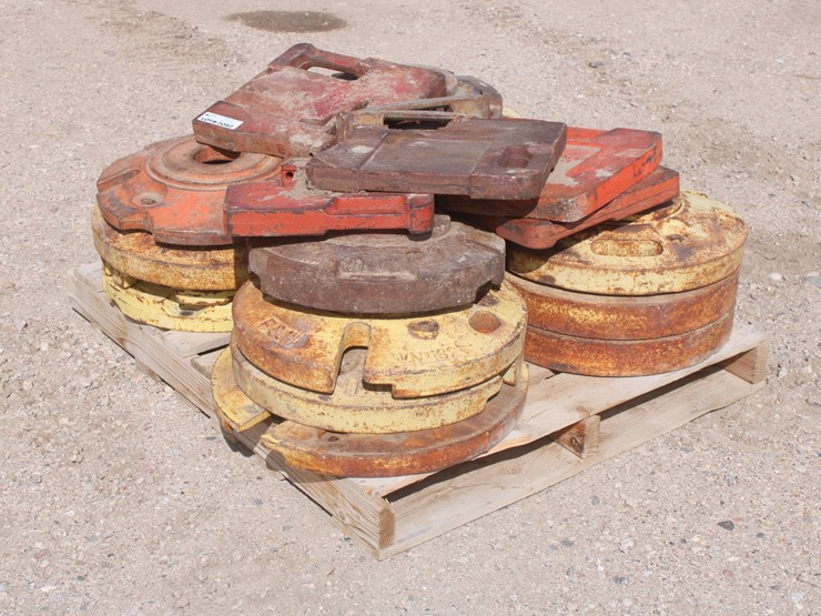 #2082-•-pallet-of-23-tractor-weights-image-1
