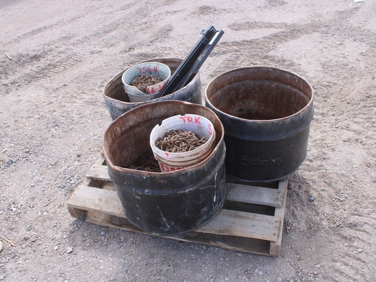 #3003-•-pallet-of-assorted-steel-tubs-and-chains-image-9