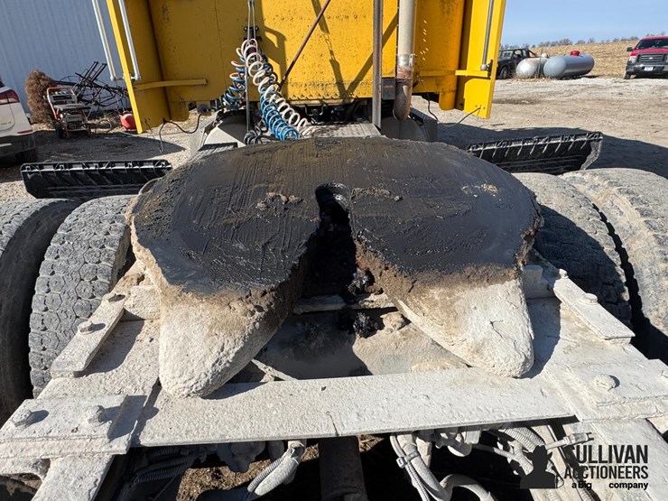 1996-freightliner-fld120-image-10