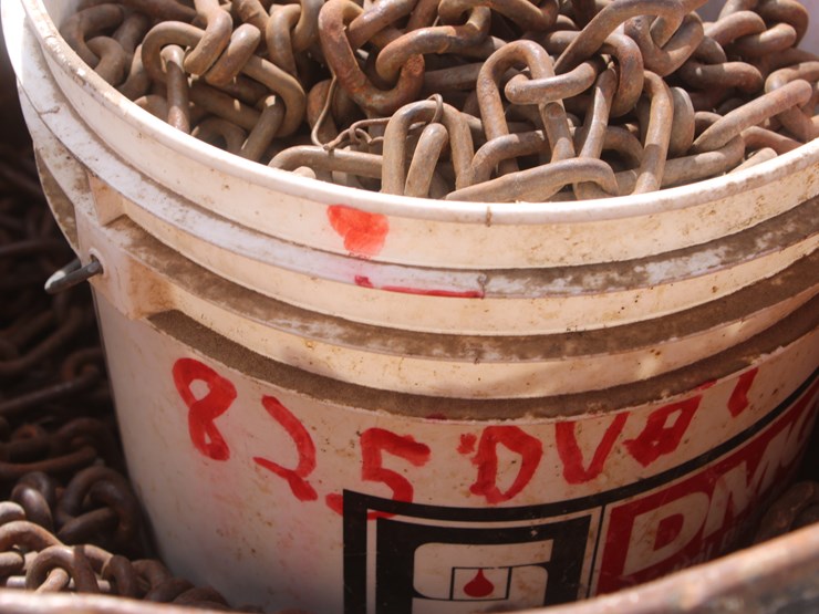 #3003-•-pallet-of-assorted-steel-tubs-and-chains-image-2
