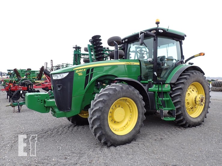john-deere-8260r-image-1