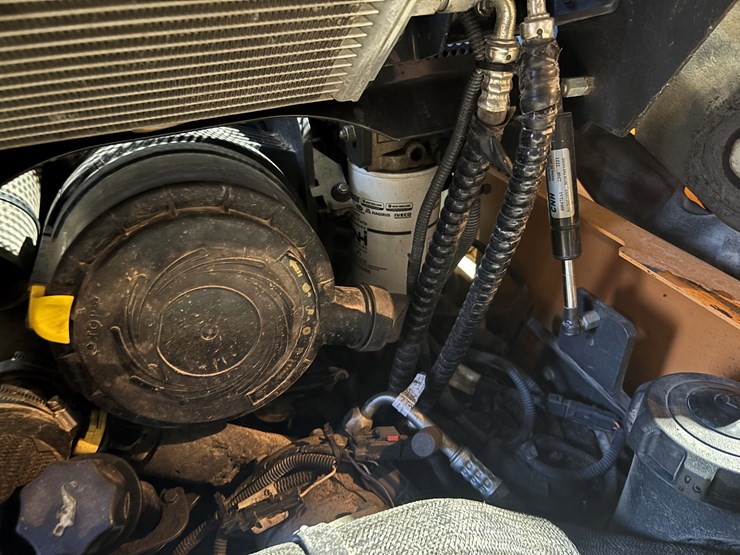 2012-case-sv300-image-38