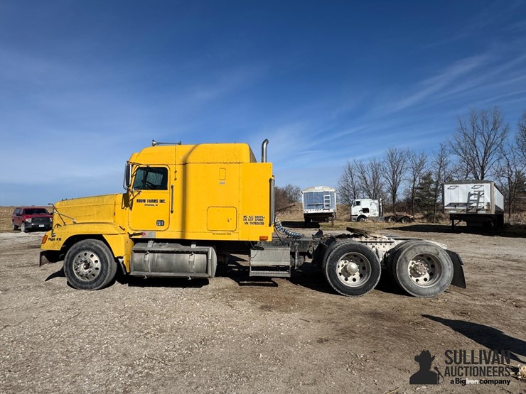 1996-freightliner-fld120-image-9