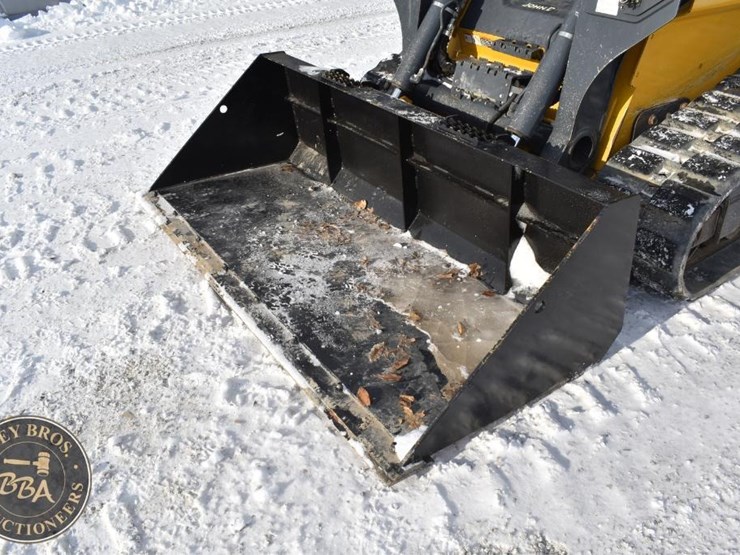 2020-deere-333g-image-25