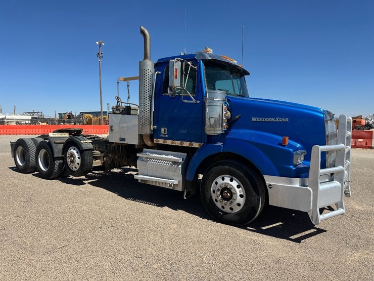 2020-western-star-4900-image-3