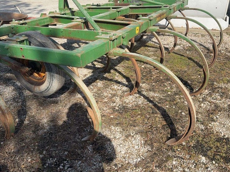 john-deere-100-image-5