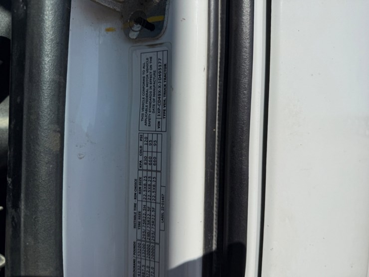 2018-peterbilt-567-image-13