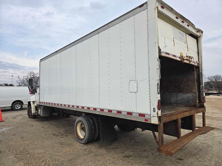 2016-hino-268-image-5