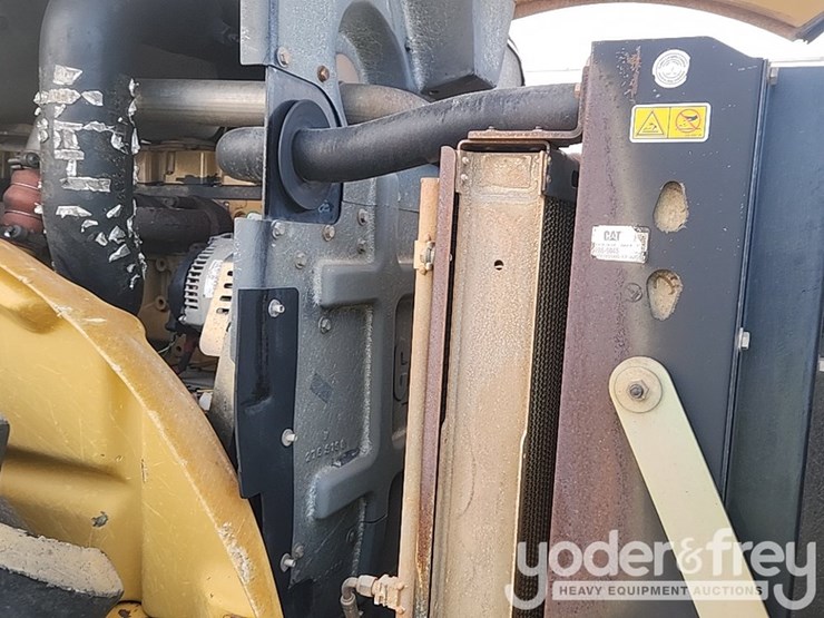 2011-caterpillar-cp74-image-20