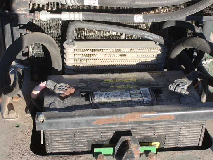 2011-john-deere-6115d-image-76