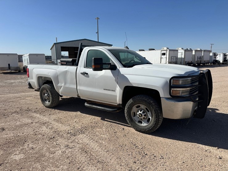 2017-chevrolet-silverado-2500hd-image-3