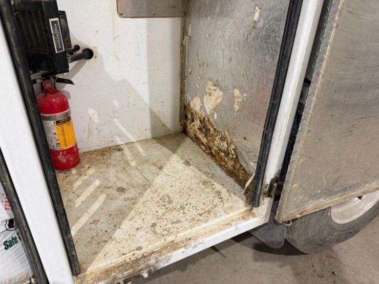 2017-peterbilt-567-image-37