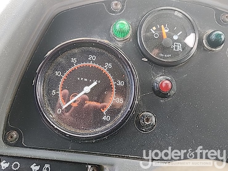 2011-caterpillar-cp74-image-36