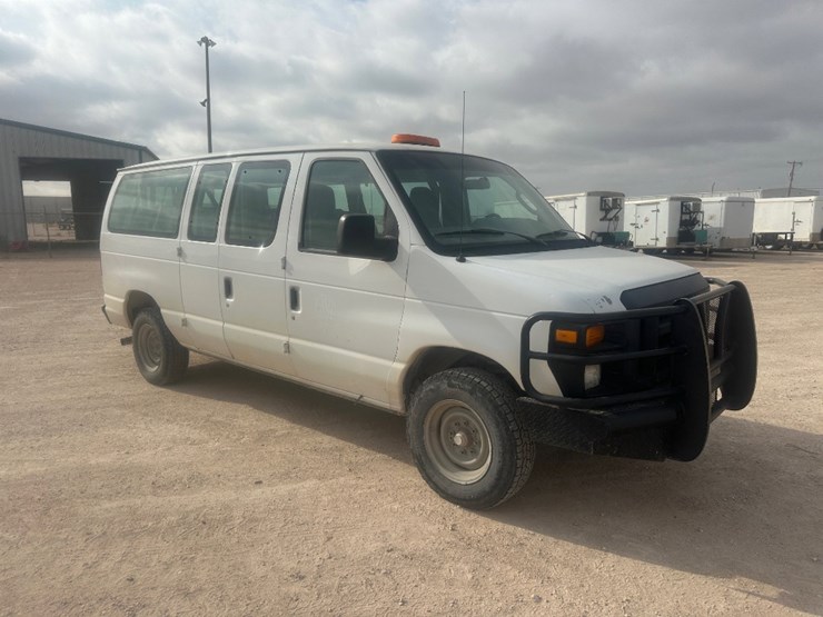 2013-ford-e350-image-3