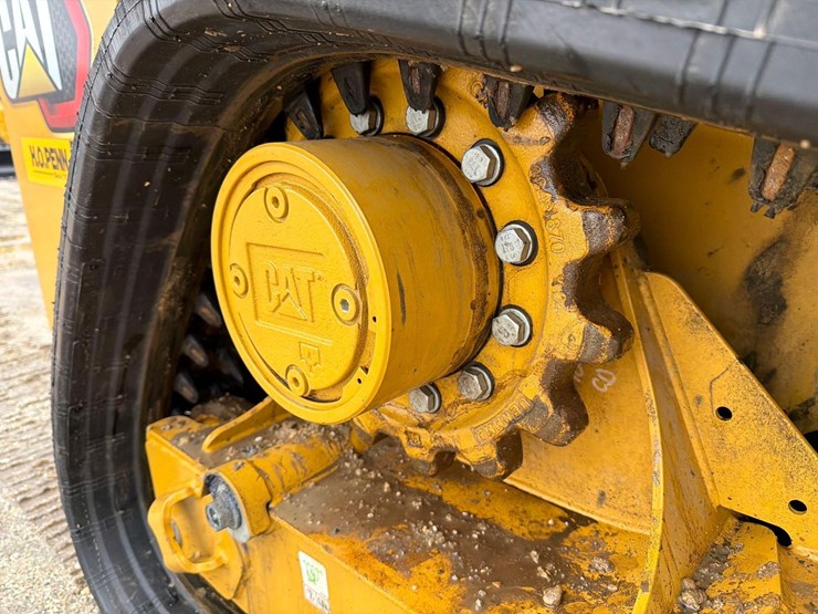 2025-caterpillar-255-image-15