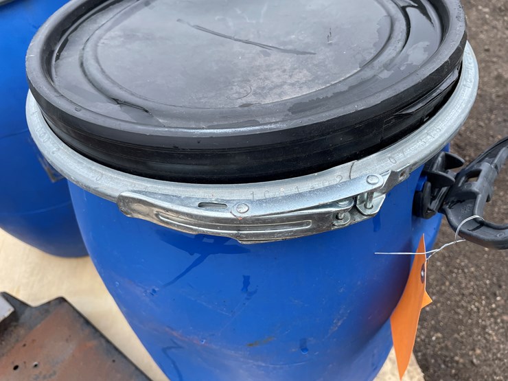 #3055-•-(3)-poly-barrels-image-7