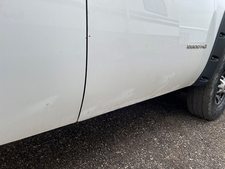 2012-chevrolet-2500hd-image-16