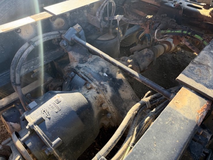 2013-freightliner-cascadia-113-image-8