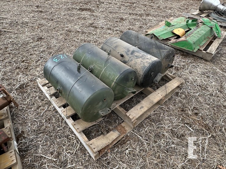 skid-with-air-tanks-image-2