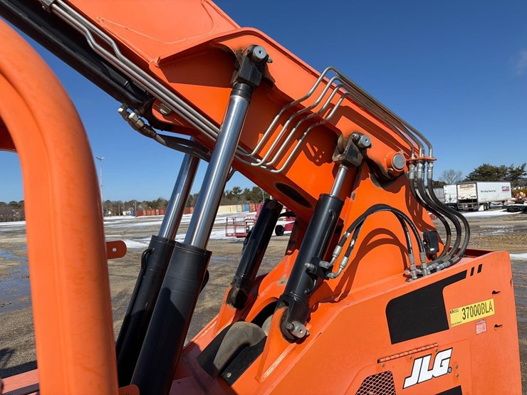 2016-sky-trak-6036-image-9