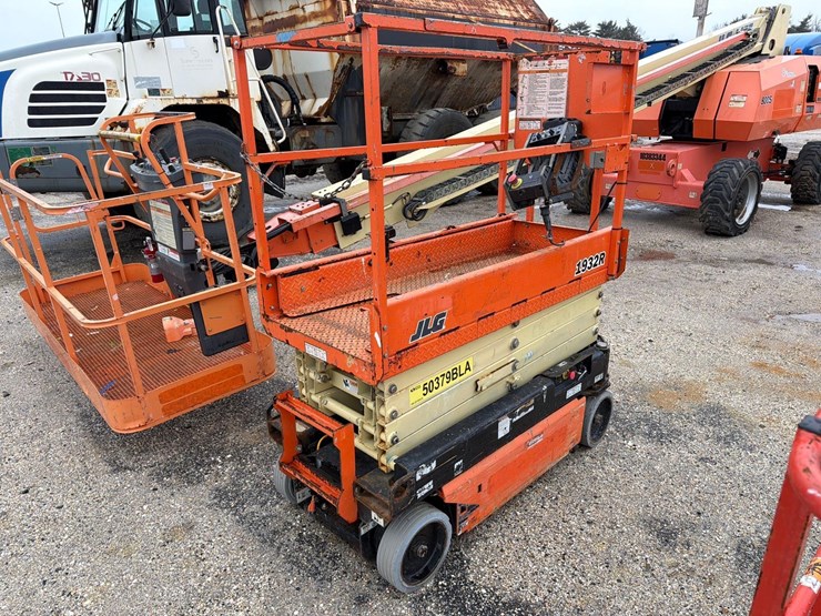 2017-jlg-1932r-image-3