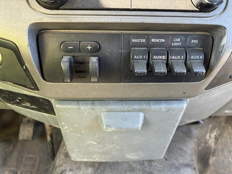 2012-ford-f550-xlt-image-13