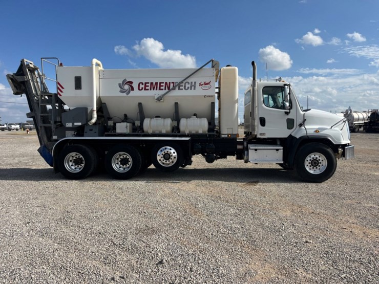 2020-freightliner-114sd-image-4