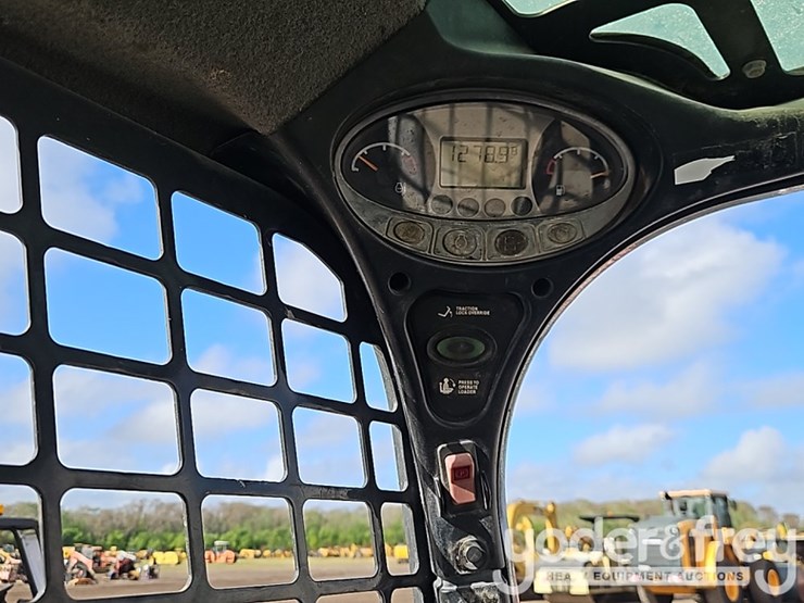 2019-bobcat-s570-image-24