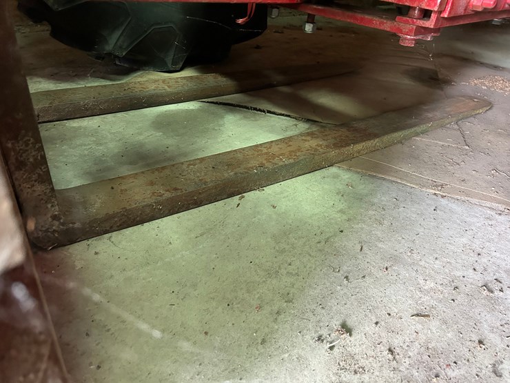 white-lip-gas-forklift-image-3