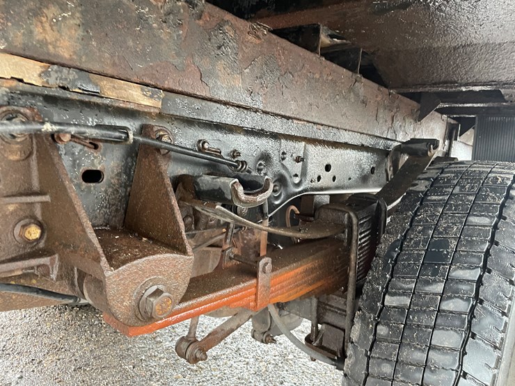 2014-ford-f550-xl-image-31