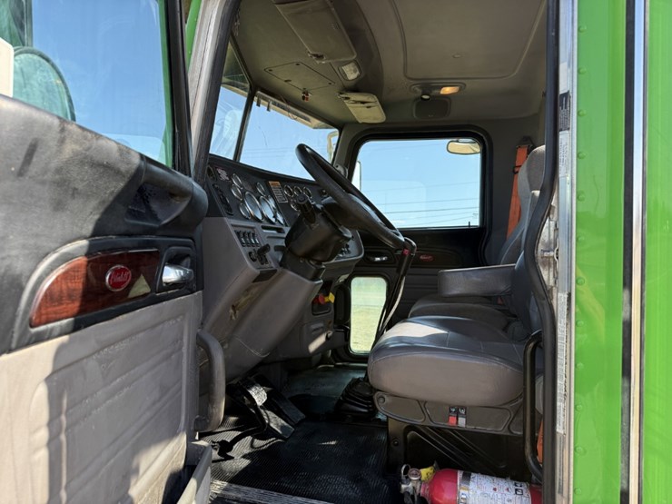 2020-peterbilt-367-image-11