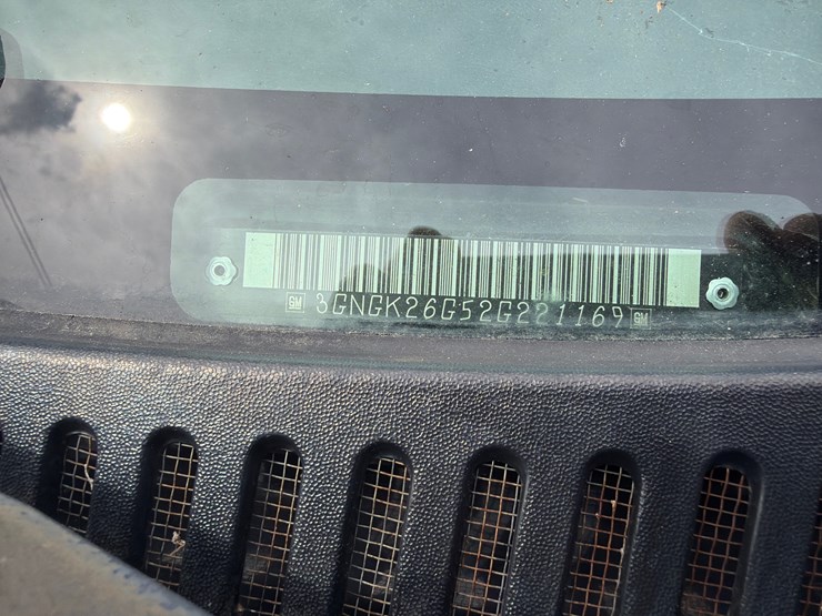 2002-chevrolet-suburban-image-11