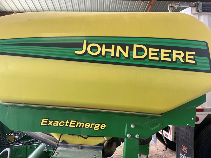 john-deere-1725-image-10