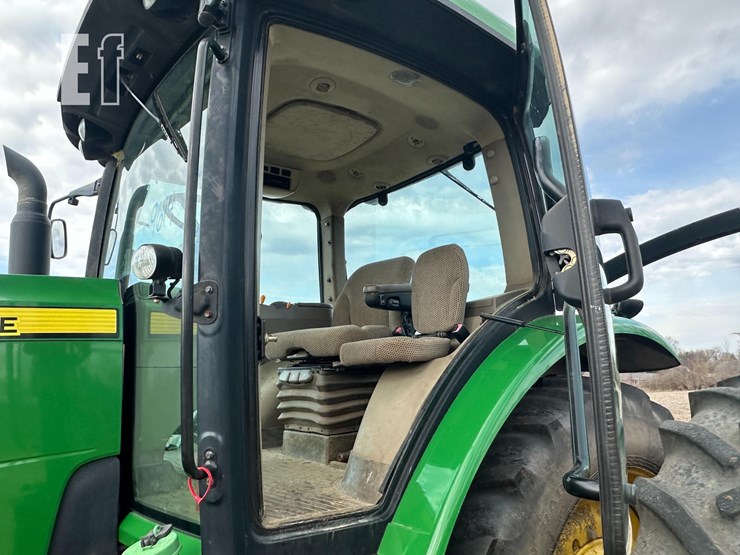 john-deere-8235r-image-14