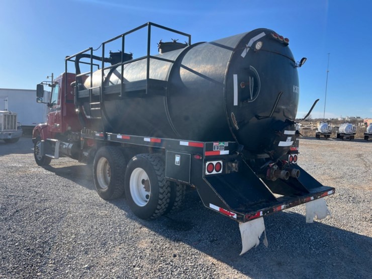 2009-volvo-vhd-bobtail-vacuum-truck-image-7