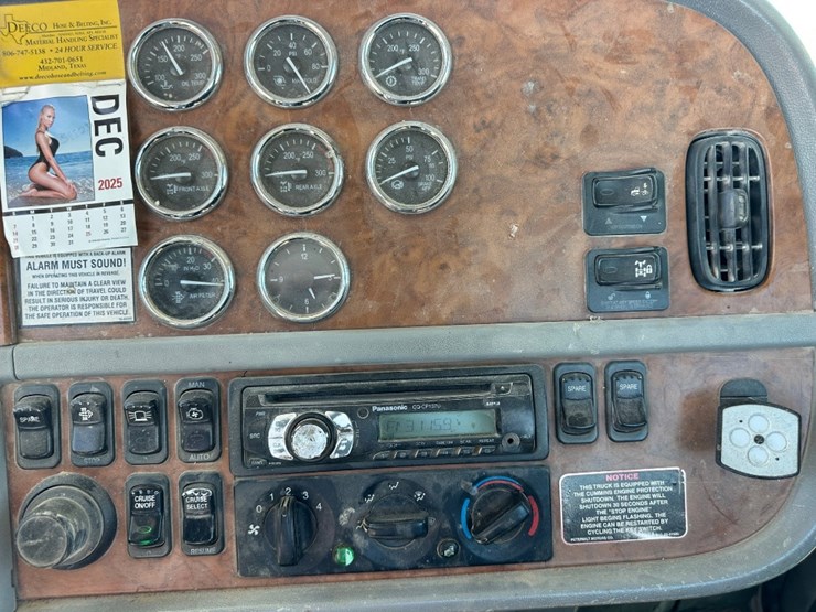 2008-peterbilt-365-image-13