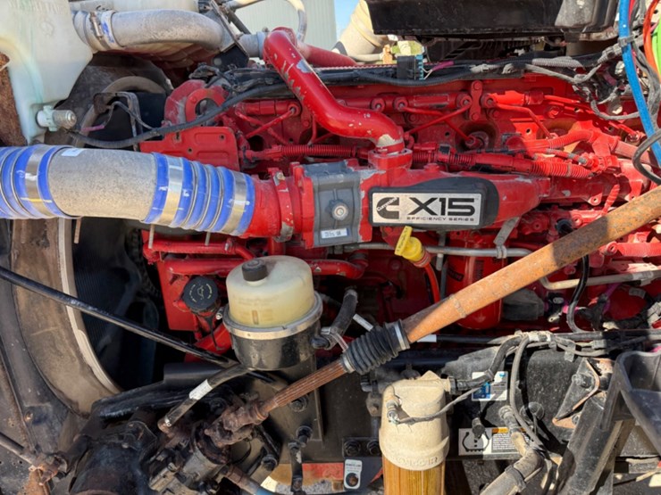 2018-peterbilt-567-image-8