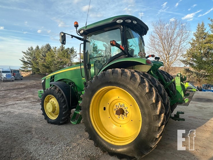john-deere-8260r-image-2