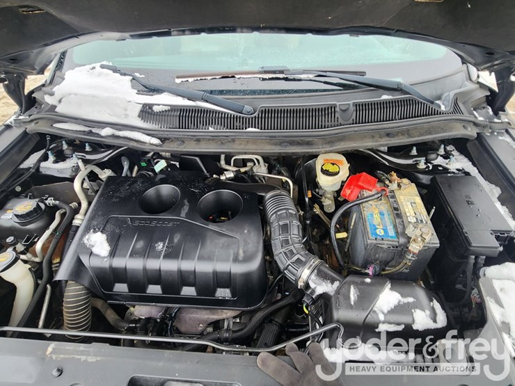 2016-ford-explorer-image-38