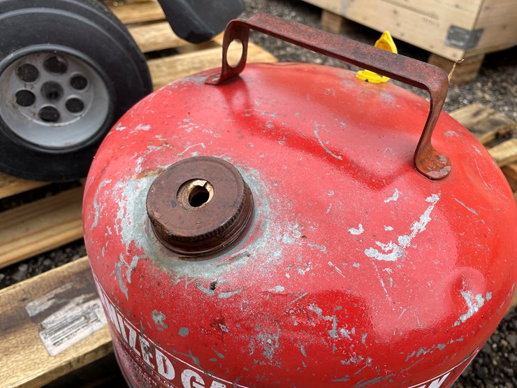 #3054-•-(2)-metal-fuel-cans-image-9