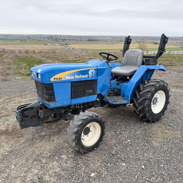 NEW HOLLAND T1520