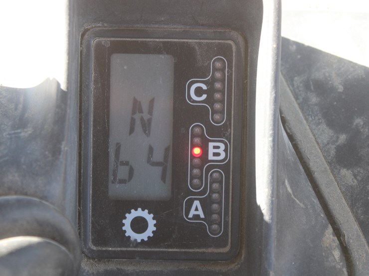 new-holland-tm125-image-66